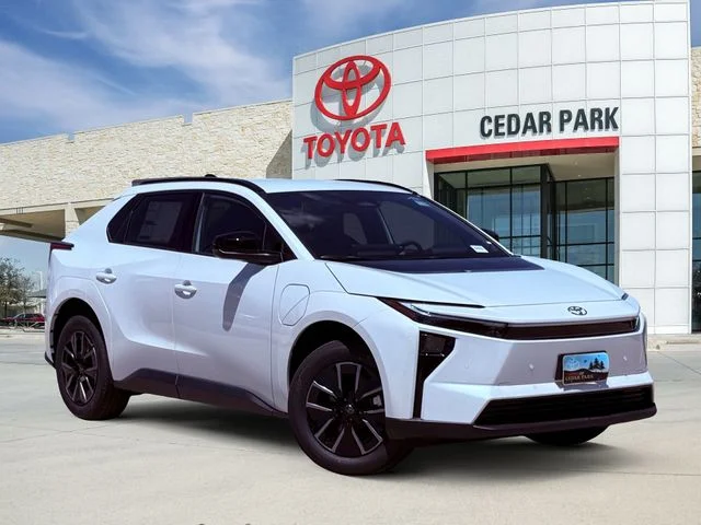 New 2026 Wind Chill Pearl Toyota XLE image 1