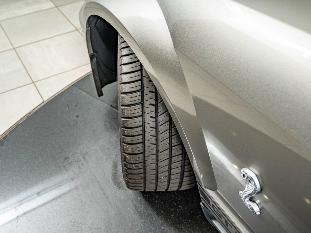 Used 2009 Vapor Silver Clearcoat Metallic Ford Shelby GT500 image 49
