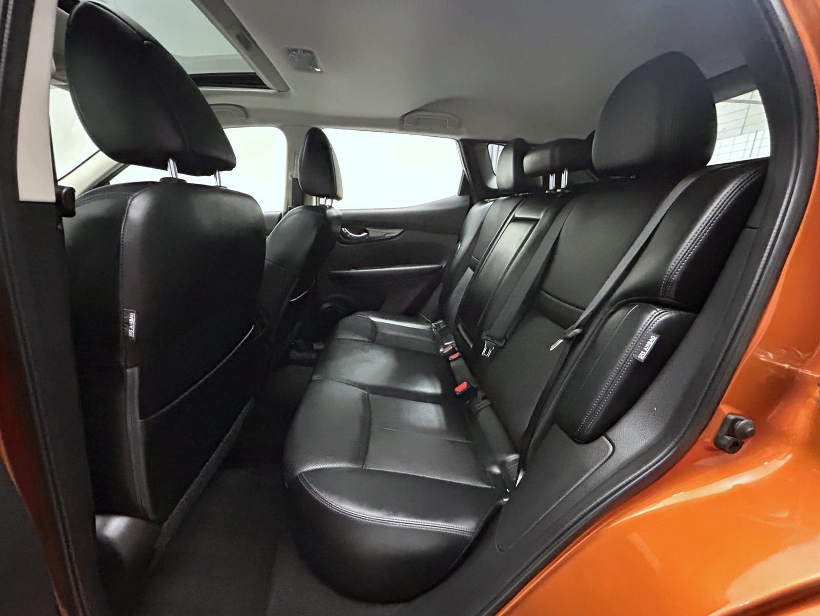 Used 2022 Orange Nissan SL image 19