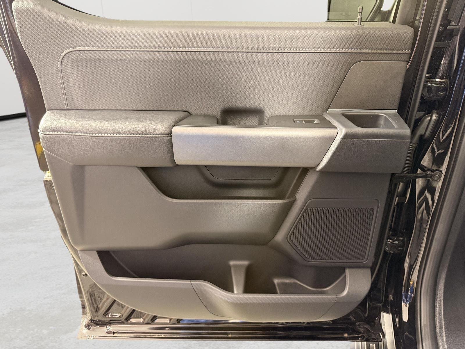 New 2026 Agate Black Ford XLT image 17