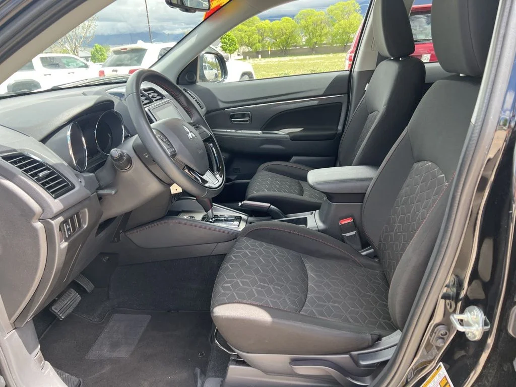 Used 2025 Gray Mitsubishi 2.0 ES image 13