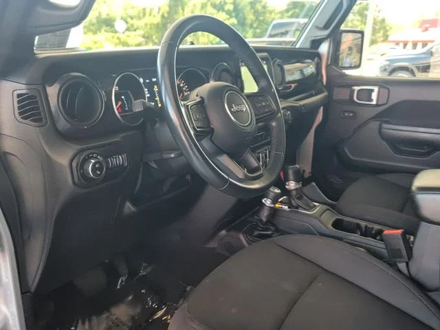 Used 2022 Silver Jeep Sport image 9