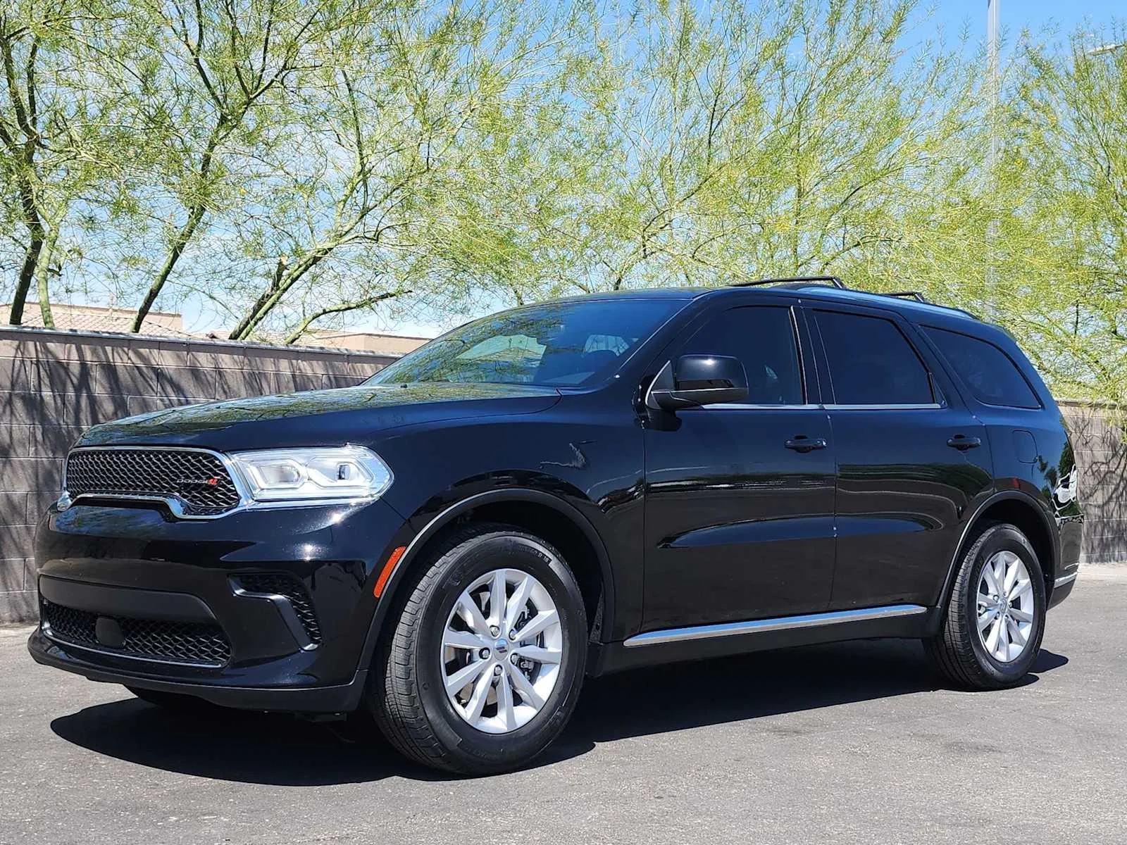 Used 2023 DB Black Clearcoat Dodge SXT Launch Edition image 4