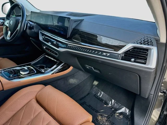 Used 2025 Green BMW xDrive40i image 31