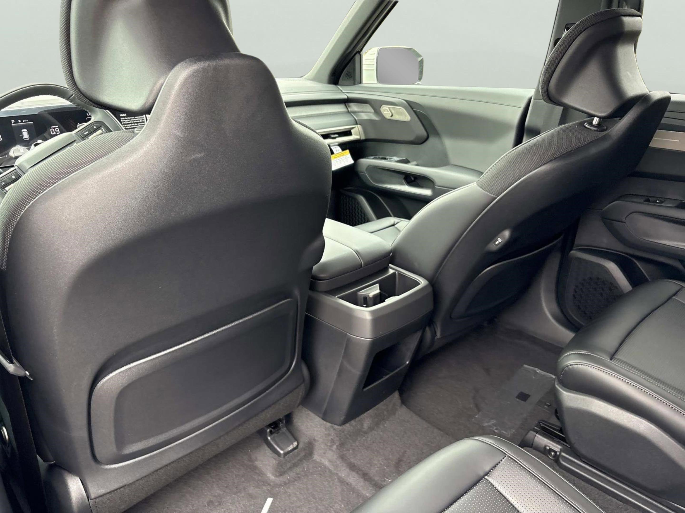 New 2027 Ivory Silver Kia S image 17