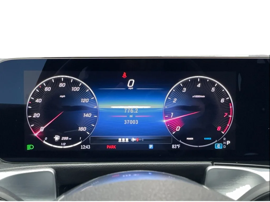 Used 2025 Black Mercedes-Benz GLB 250 image 35