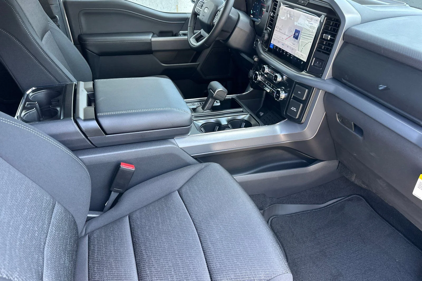 New 2026 Oxford White Ford XLT image 14