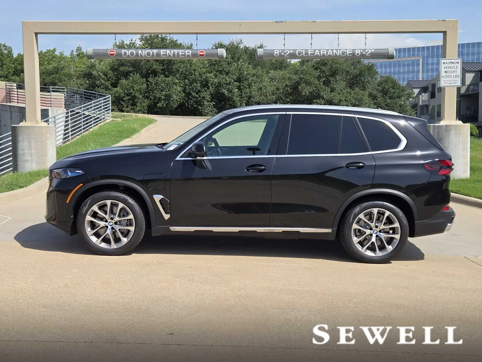 New 2026 Black Sapphire Metallic BMW xDrive50e image 2