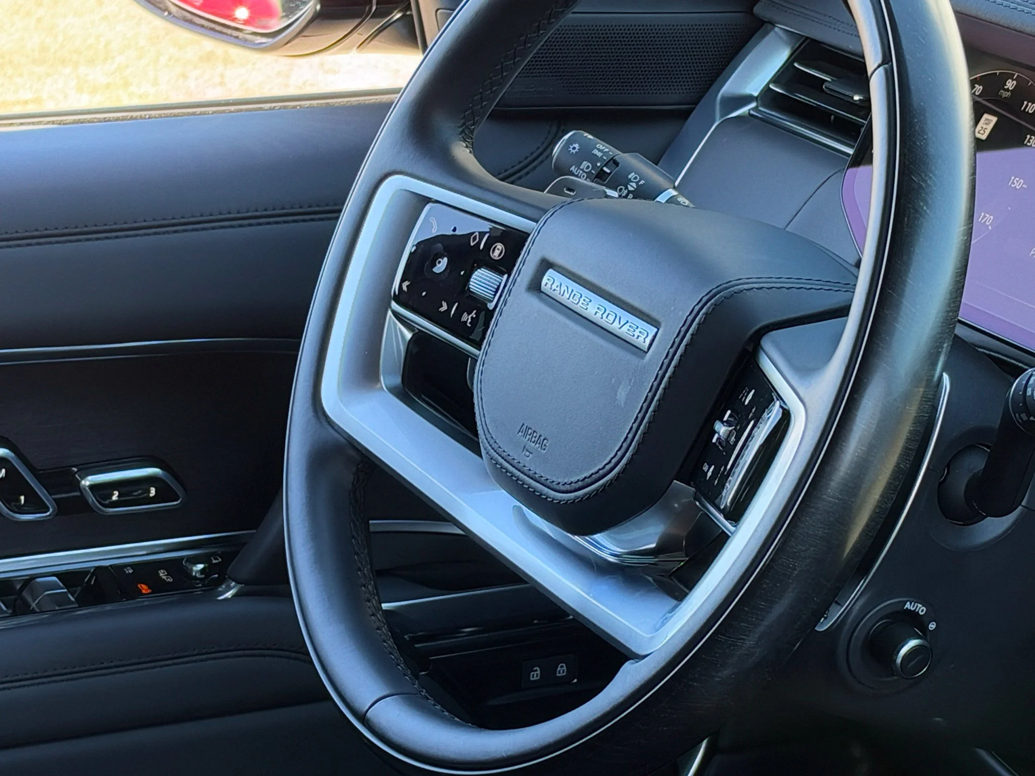 Used 2025 Green Land Rover SE image 44