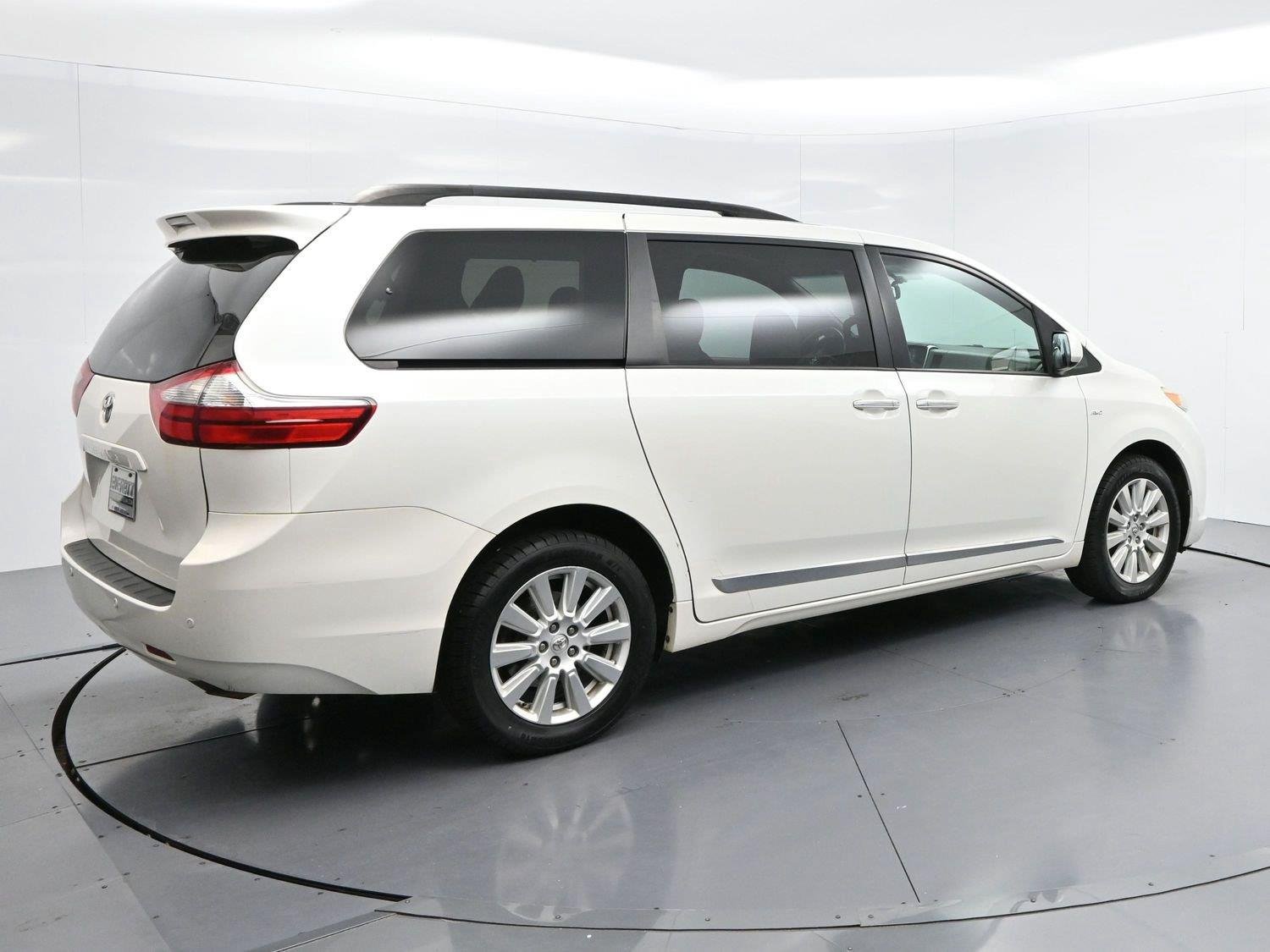 Used 2017 Blizzard Pearl Toyota XLE image 7