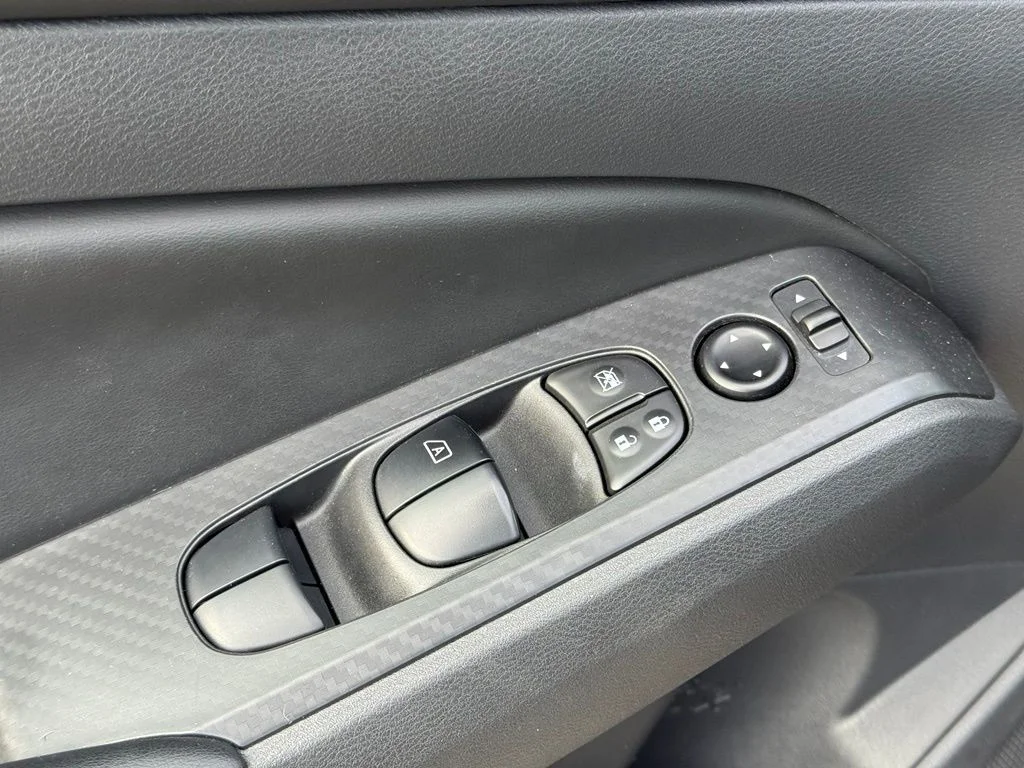 Used 2025 Black Nissan 2.5 SV image 30