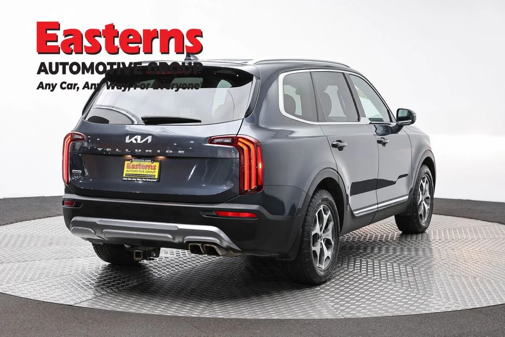 Used 2022 Gray Kia EX image 5