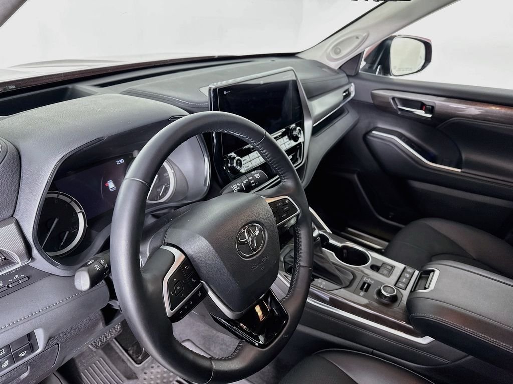 Used 2022 Red Toyota Platinum image 4