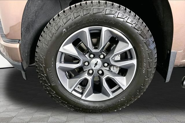 Used 2019 Beige Chevrolet RST image 31