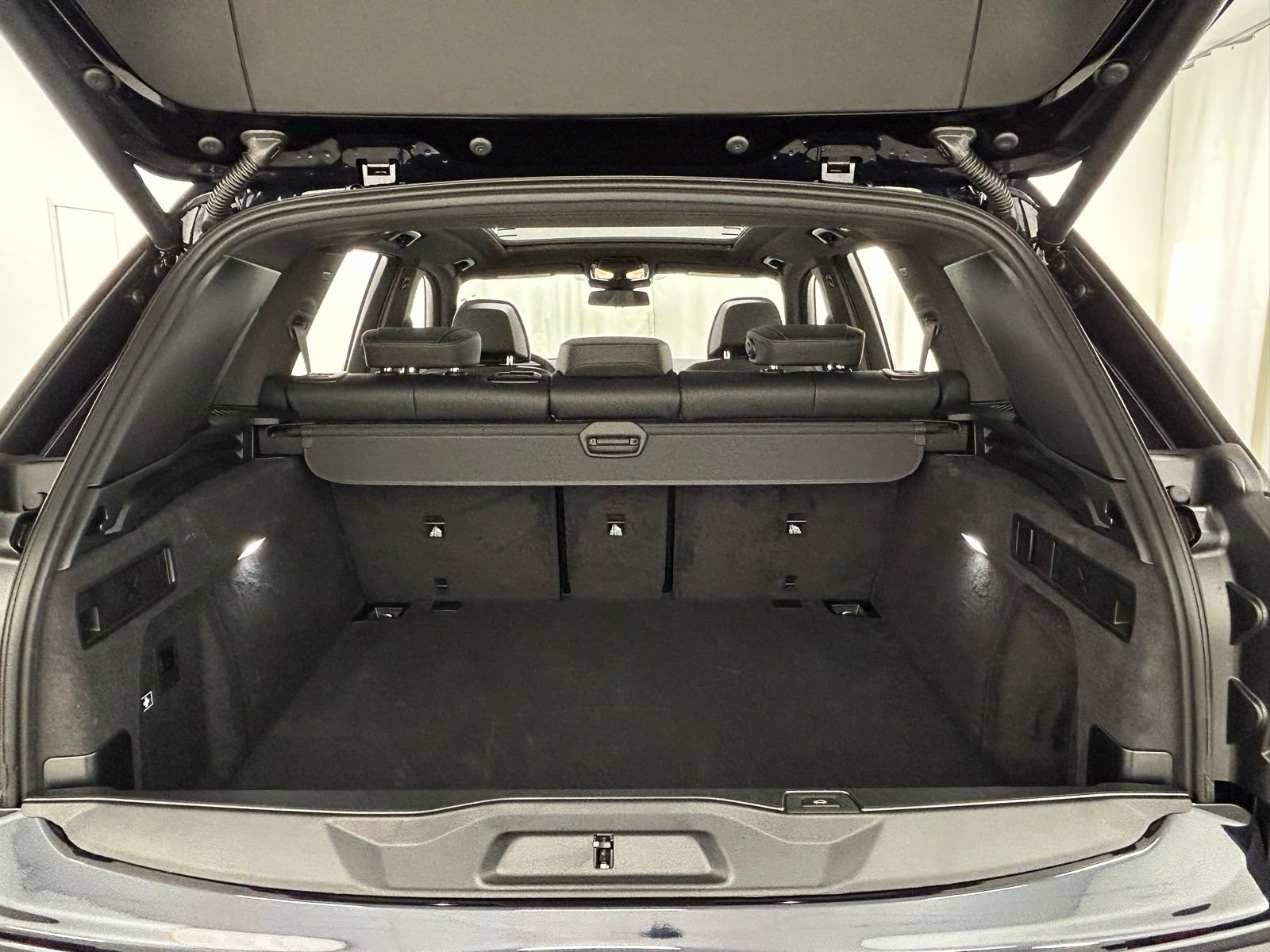 New 2026 Carbon Black Metallic BMW xDrive40i image 38