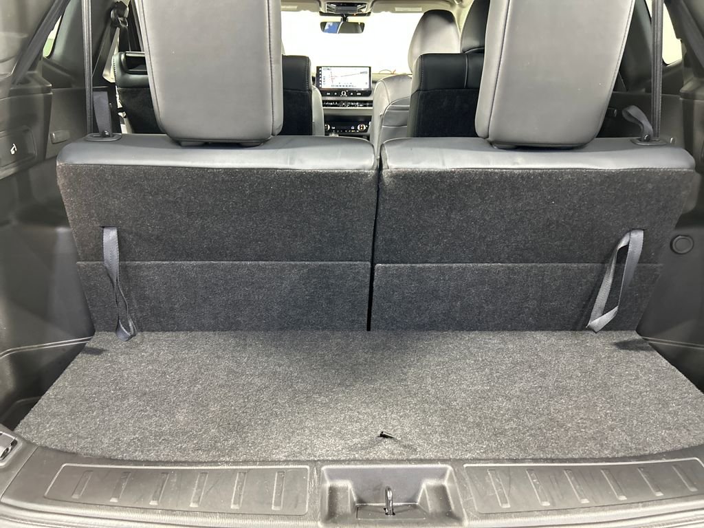 Used 2025 Black Mitsubishi SE image 19