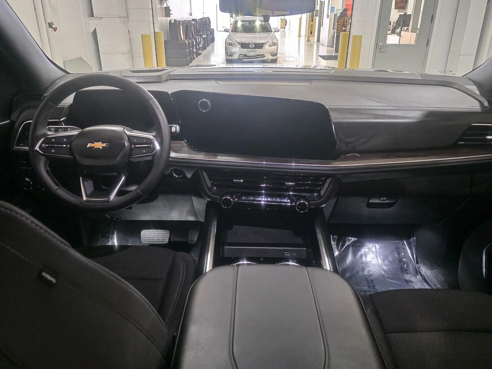 2025 Chevrolet Tahoe LS - Photo 25