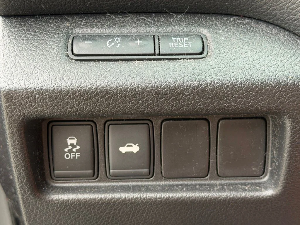 Used 2014 Gray Nissan 2.5 SV image 30