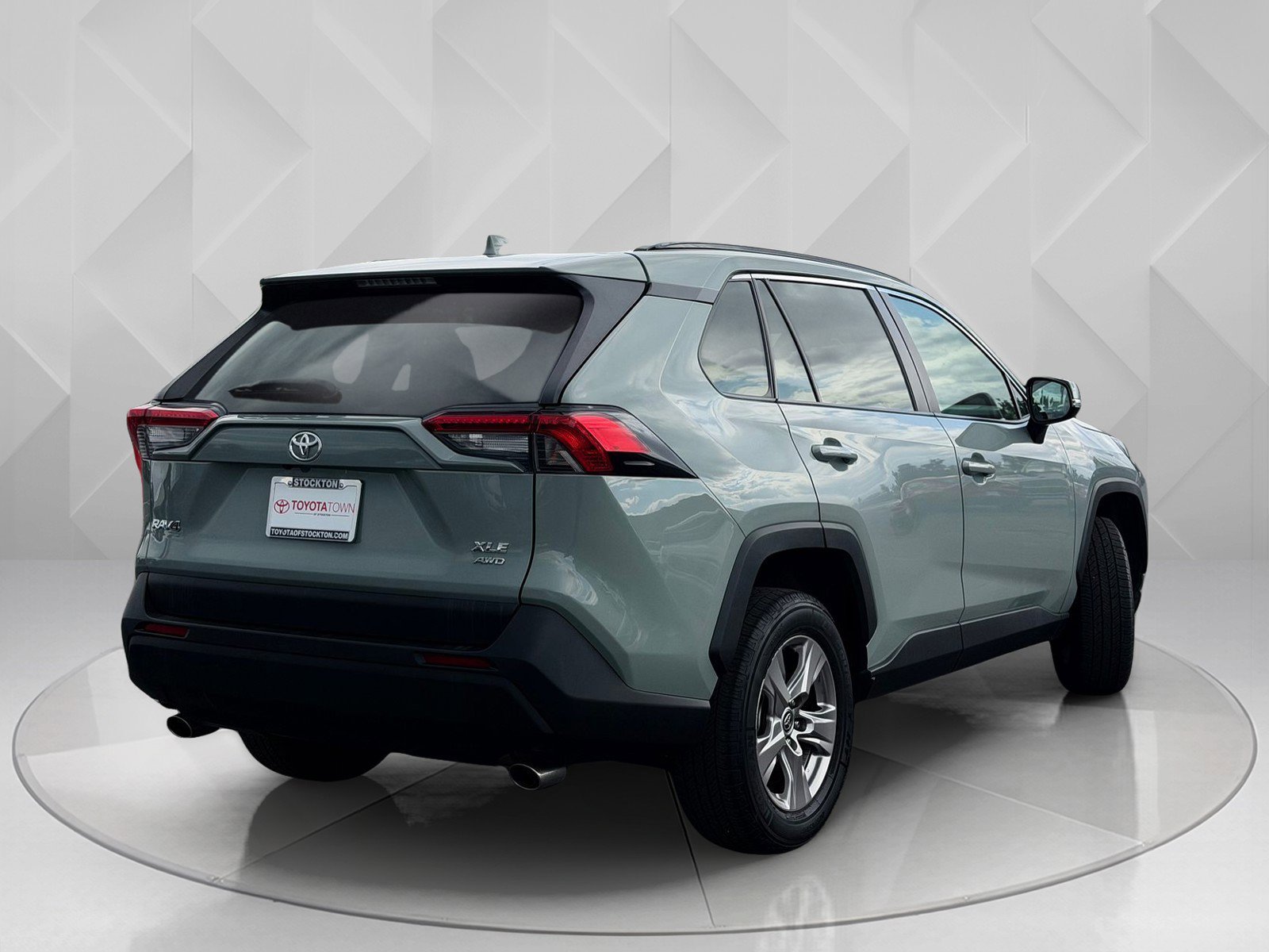 Used 2022 Lunar Rock Toyota XLE image 8