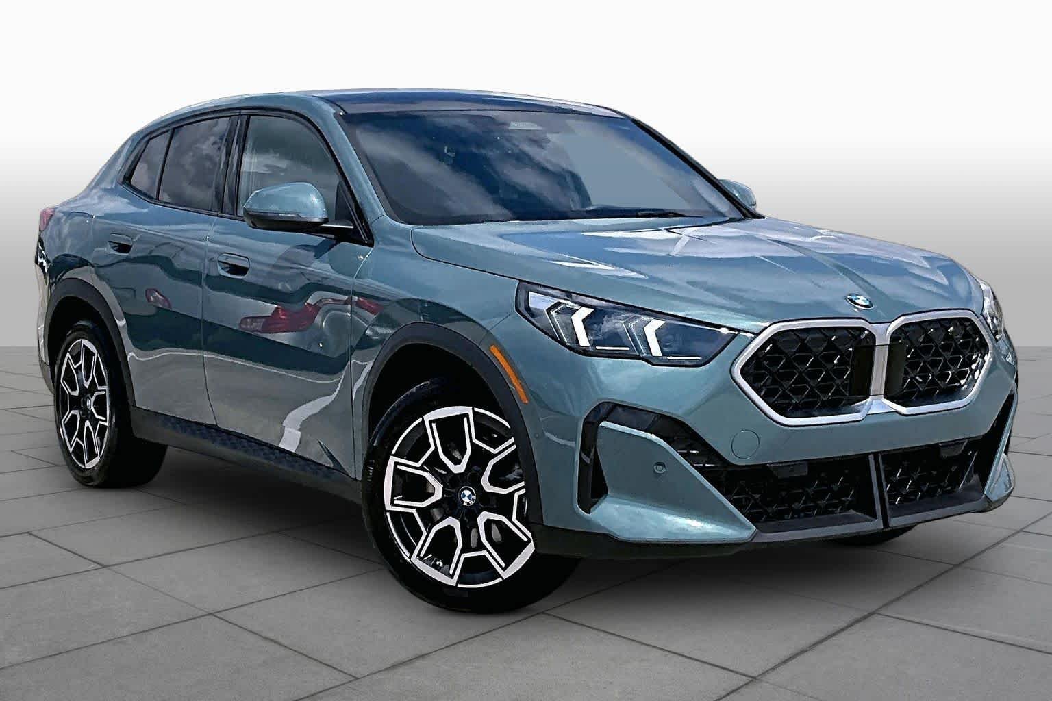Used 2025 Cape York Green Metallic BMW xDrive28i image 2