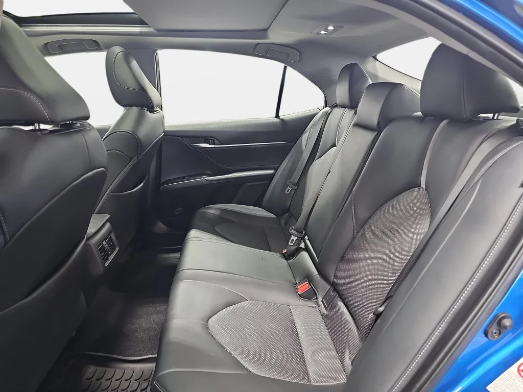 Used 2018 Blue Toyota XSE image 12