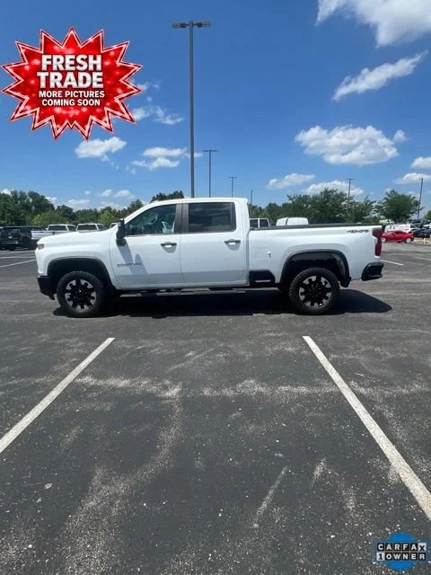 Used 2020 SUMMIT WHITE Chevrolet Custom image 3