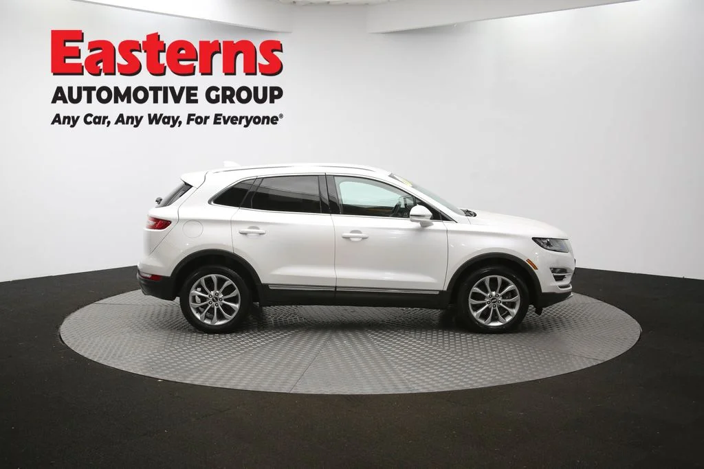 Used 2019 White Lincoln Select image 44