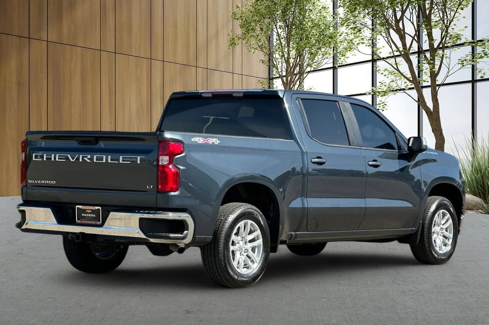 Used 2020 SHADOW GRAY METALLIC Chevrolet LT image 4