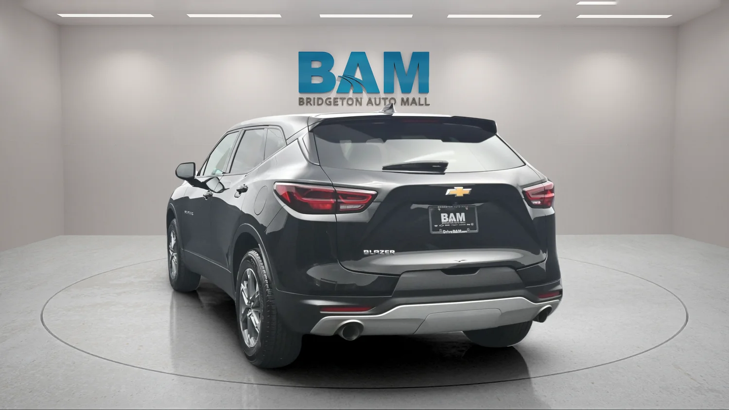 Used 2025 Black Chevrolet LT image 4