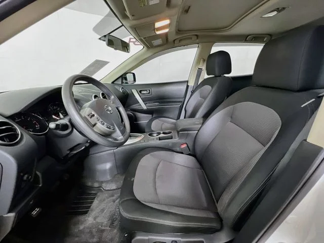 Used 2013 White Nissan SV image 10