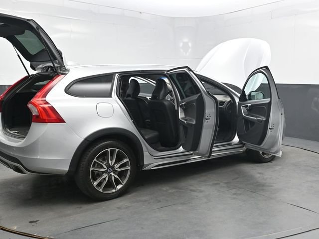 Used 2017 Silver Volvo T5 image 50