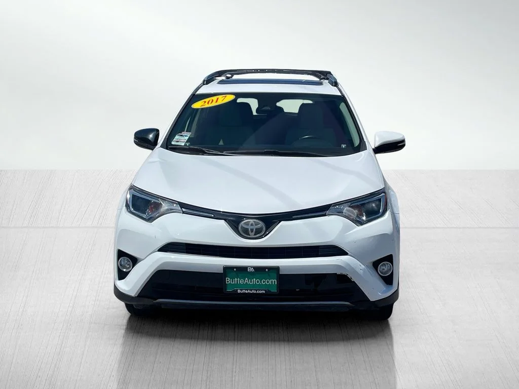 Used 2017 Super White Toyota XLE image 8
