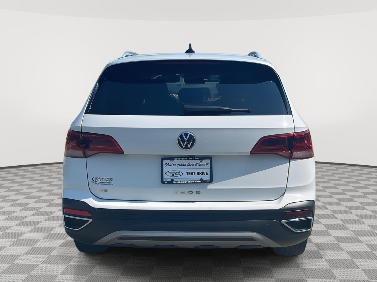 Used 2022 Pure White Volkswagen SE image 6
