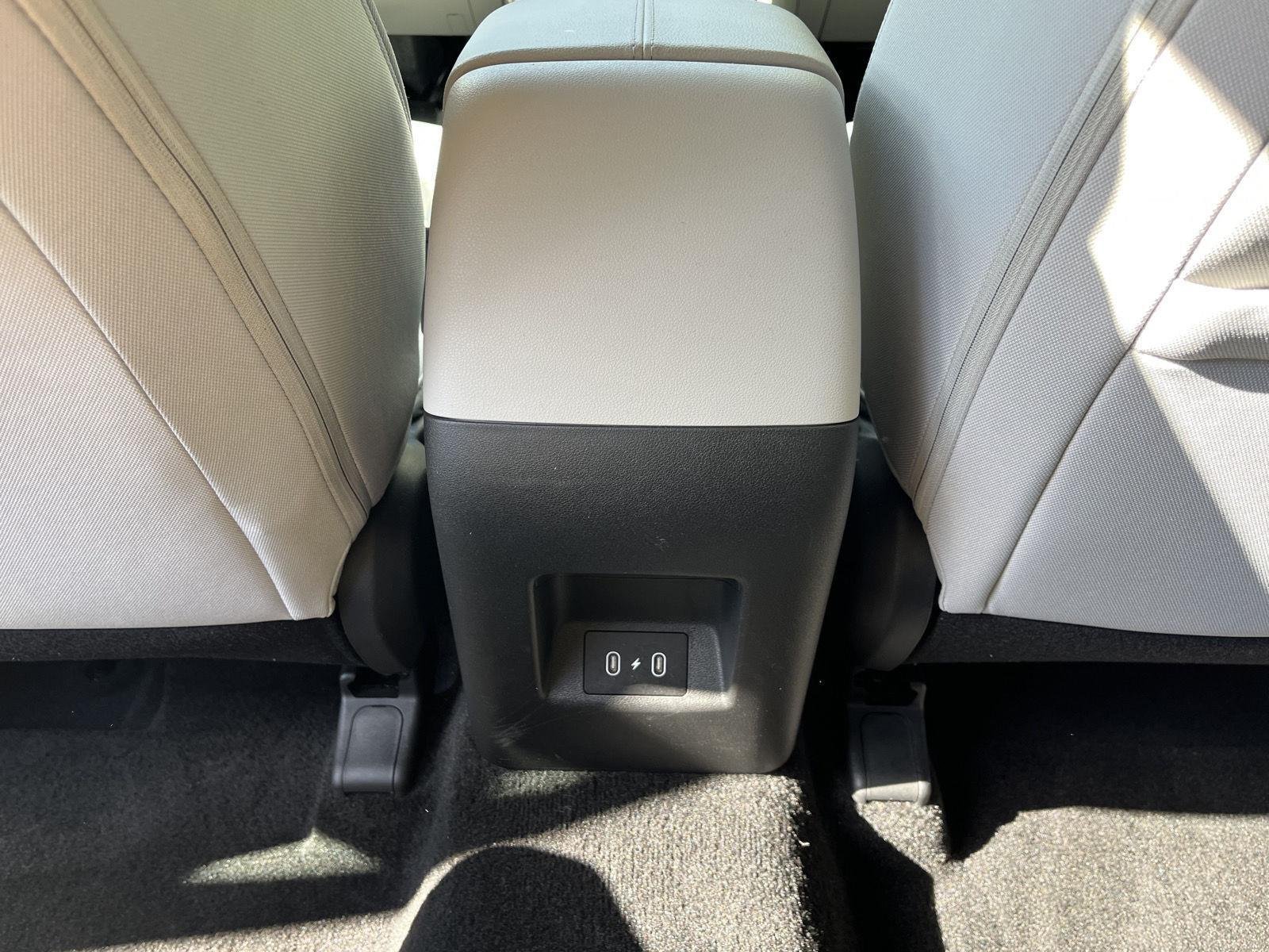 Used 2025 Shimmering Silver Hyundai SE image 17