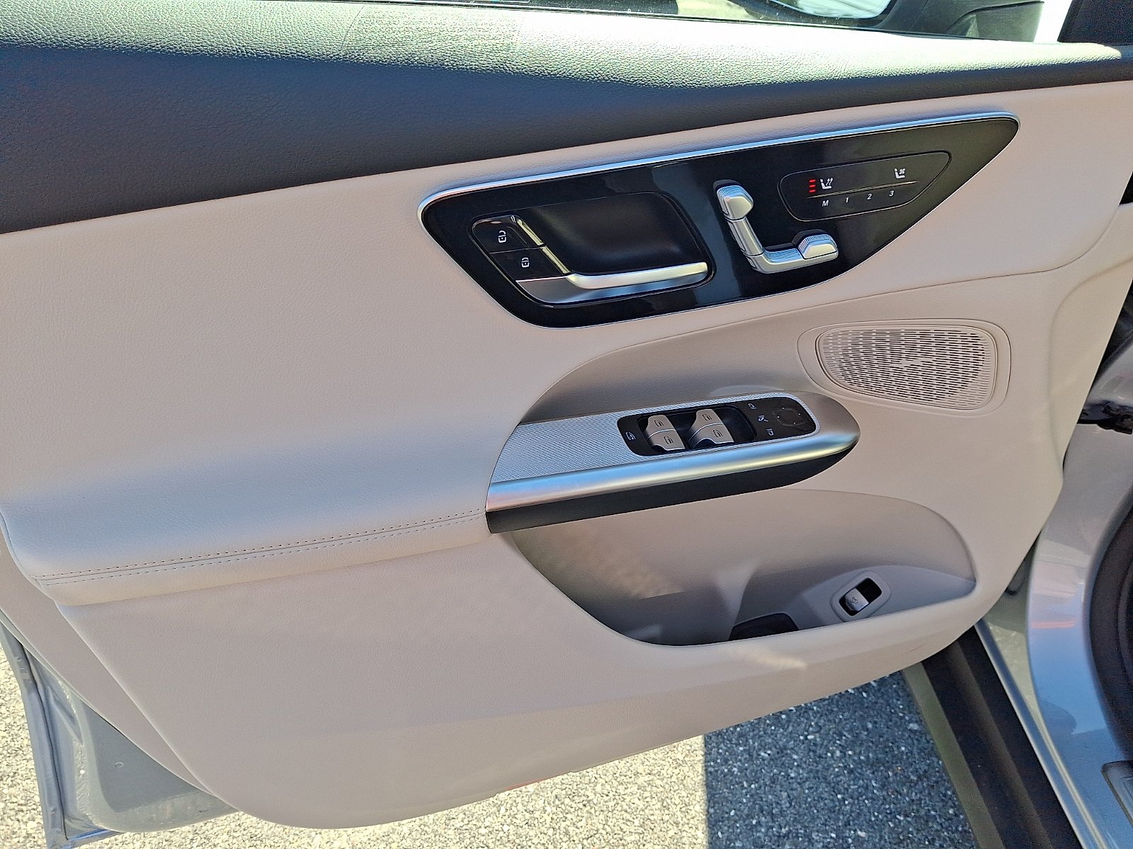 New 2027 Cirrus Silver Metallic Mercedes-Benz GLC 300 image 7
