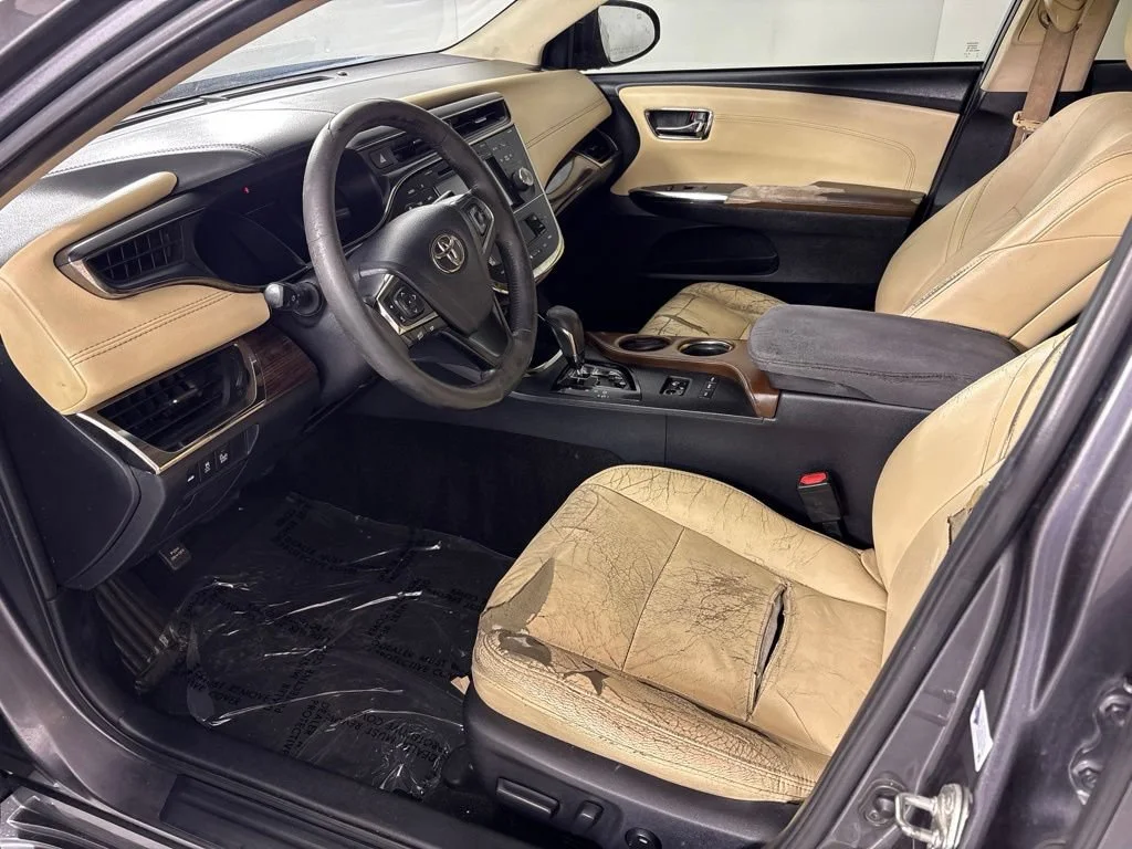 Used 2015 Gray Toyota XLE Touring image 28