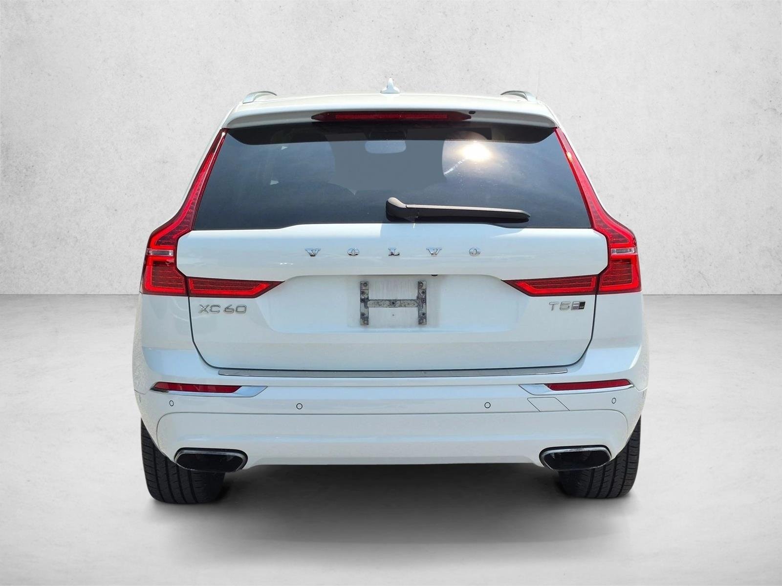 Used 2018 Crystal White Metallic Volvo Inscription image 7