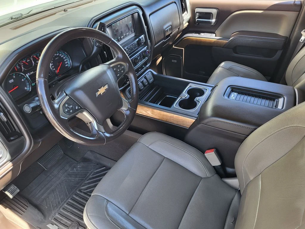 Used 2019 IRIDESCENT PEARL TRICOAT Chevrolet LTZ image 10