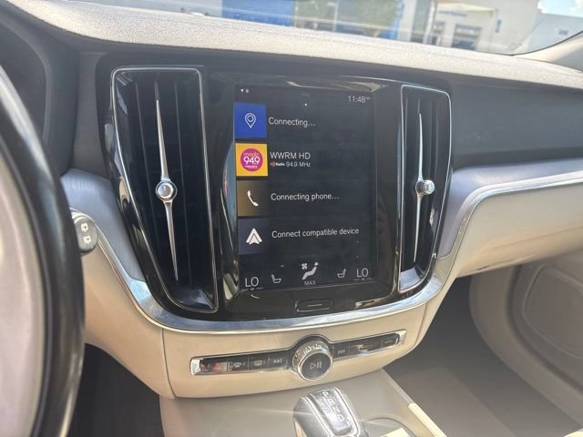 Used 2020 Pine Gray Metallic Volvo Momentum image 9