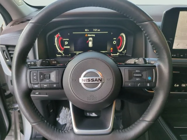 Used 2021 Silver Nissan Platinum image 30