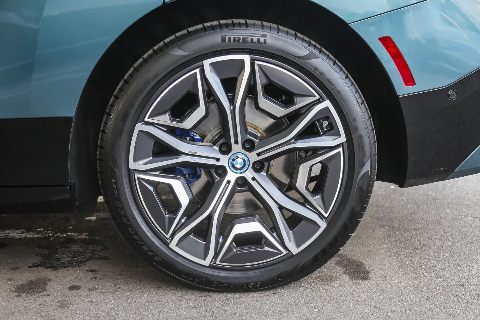 2025 BMW iX 50 - Photo 8