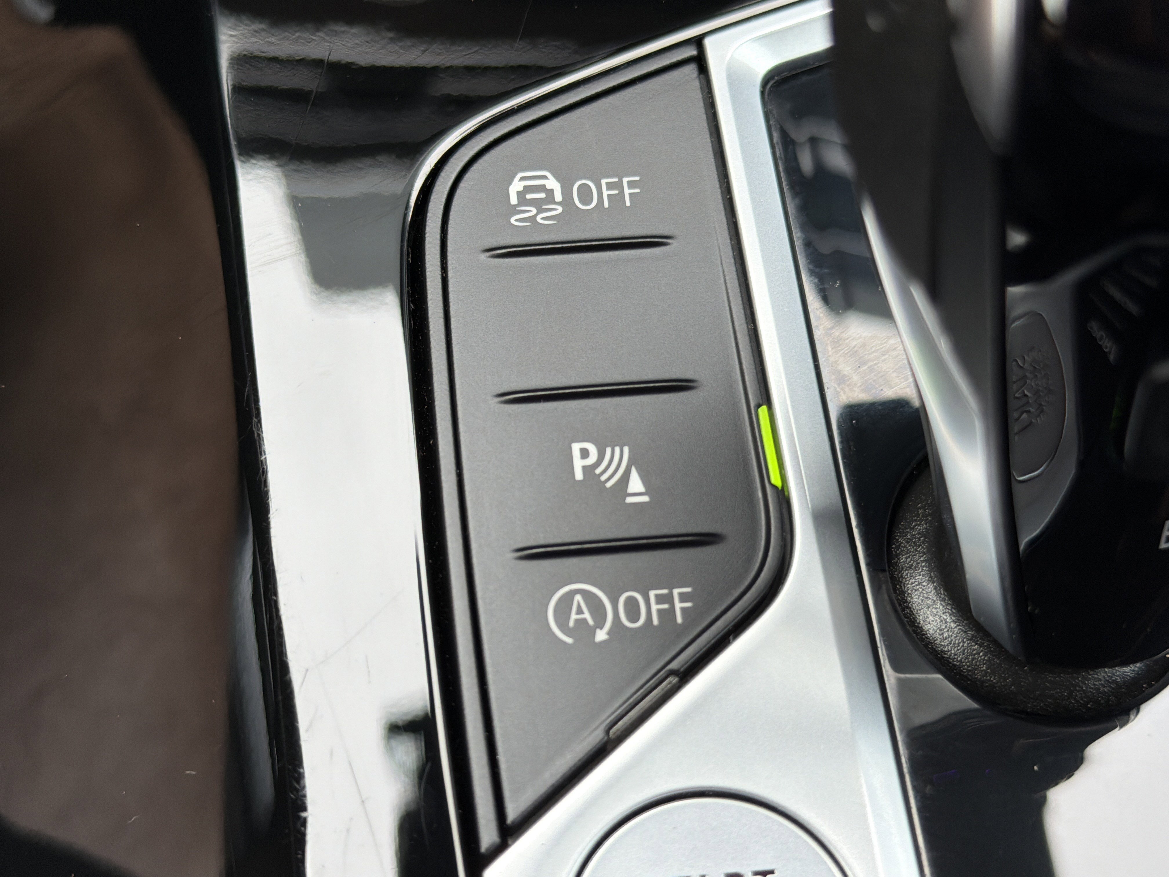 Used 2025 Mineral White Metallic BMW xDrive30i image 10