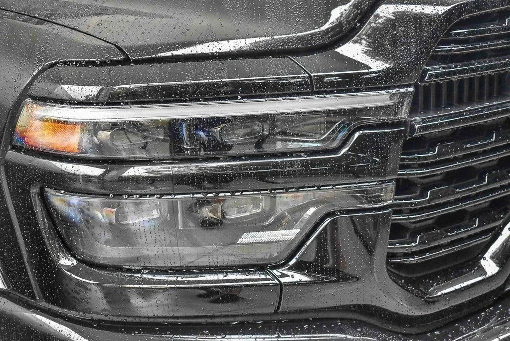New 2026 Diamond Black Crystal Pearl-Coat Exterior Paint RAM Limited image 9