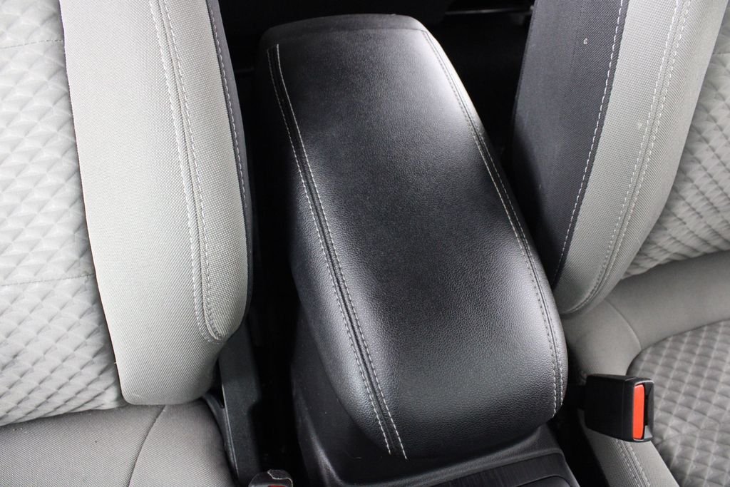Used 2022 Black Ford SE image 18