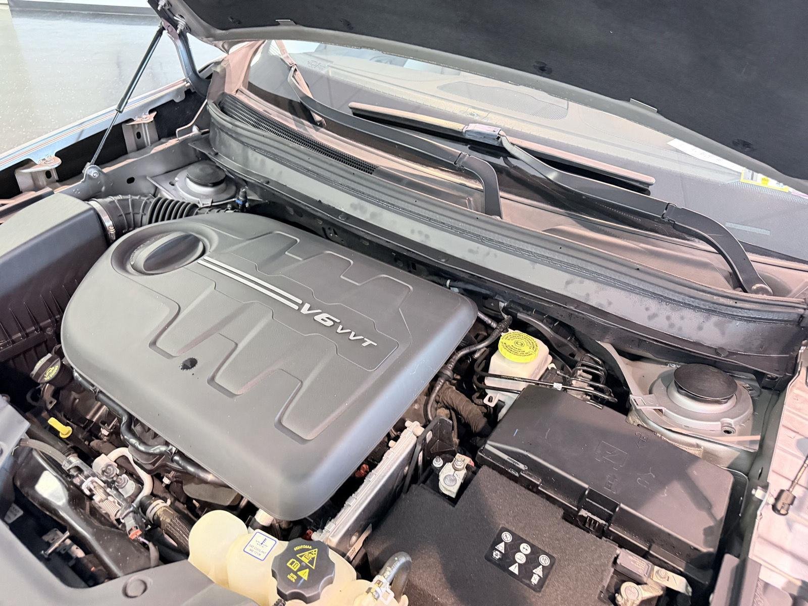 Used 2019 Billet Silver Metallic Clearcoat Jeep Limited image 50