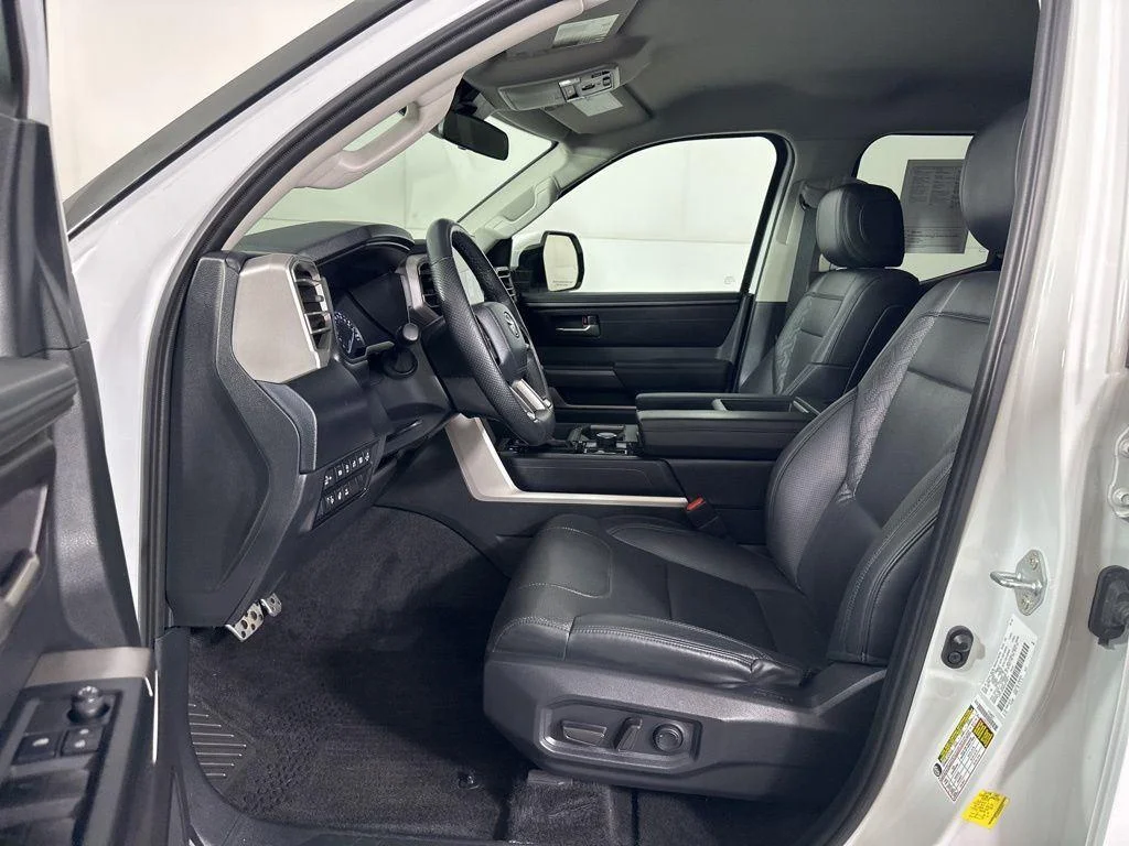 Used 2022 White Toyota SR5 image 15