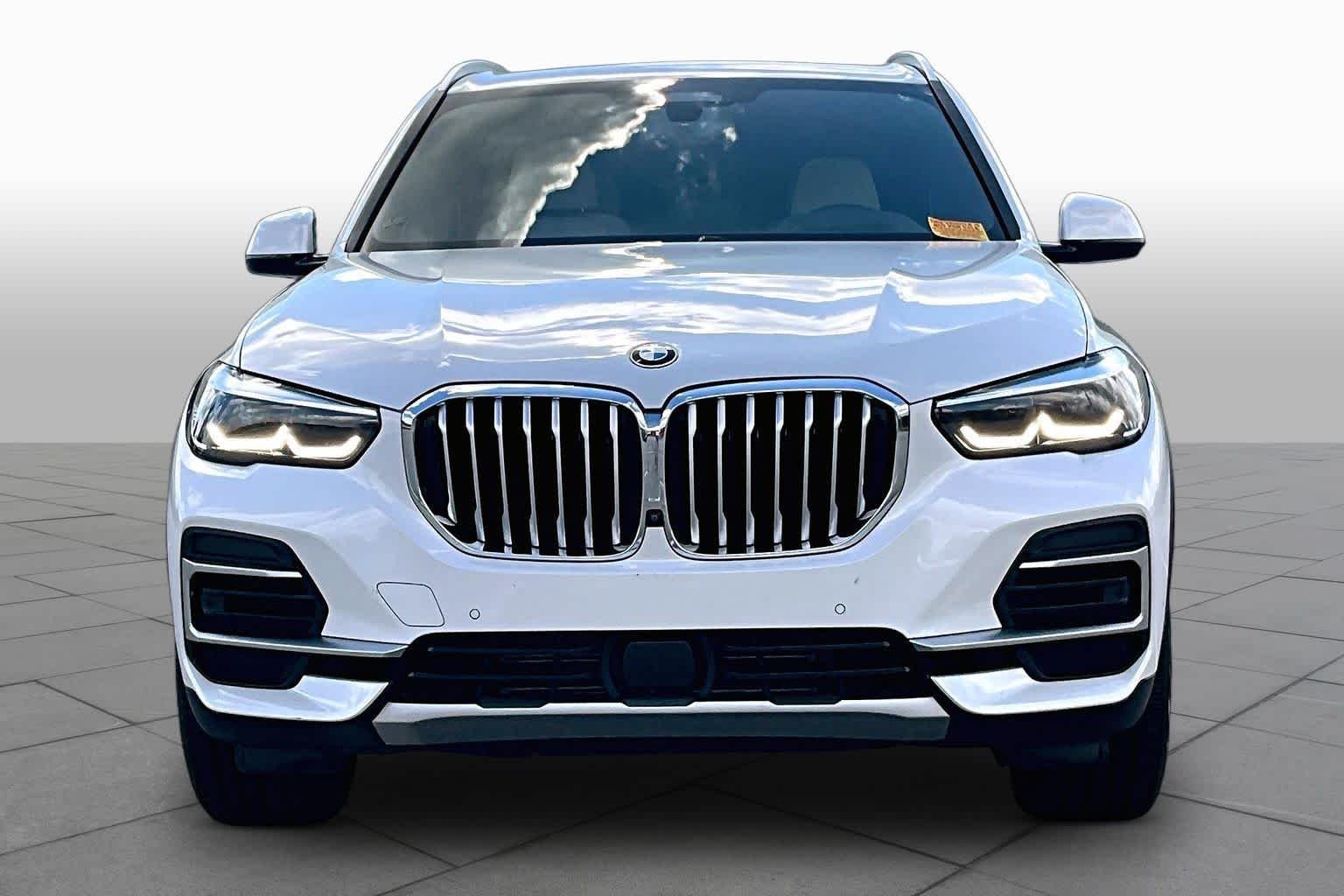 Used 2022 Mineral White Metallic BMW xDrive40i image 4