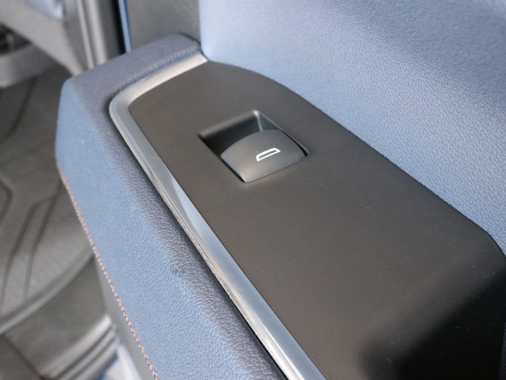 Used 2023 Blue Chevrolet High Country image 39