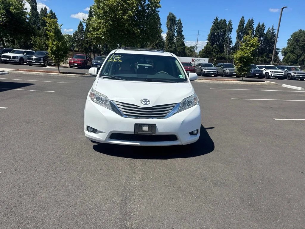 Used 2013 White Toyota XLE image 8