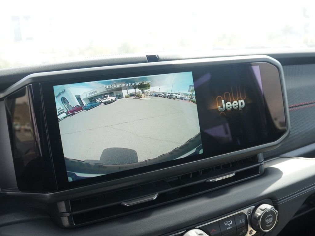 New 2026 Granite Crystal Metallic Clear-Coat Exterior Paint Jeep Rubicon image 13